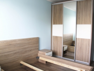 ModernyNabytok_spalna_postel_VstavanaSkrina